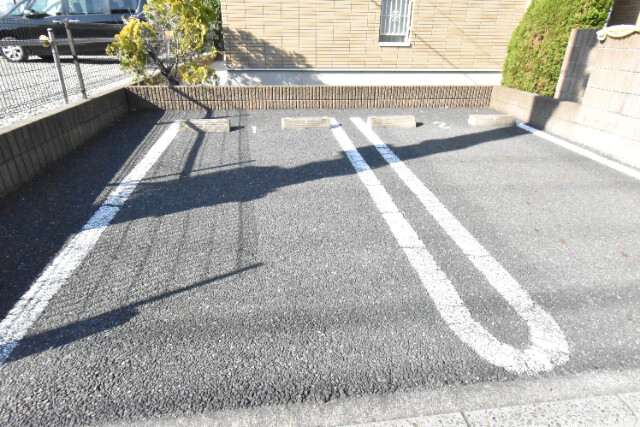 ��ʌ�����s���s�o�H�P���ڂ̃A�p�[�g�̒��ԏ�