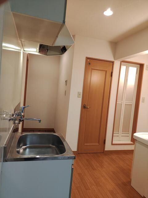 ��ʌ�����s�Ԉ�P���ڂ̃A�p�[�g�̃L�b�`��