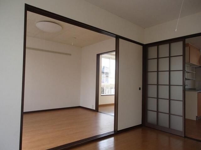 ��ʌ������s���v��̃A�p�[�g�̋��ԁE���r���O