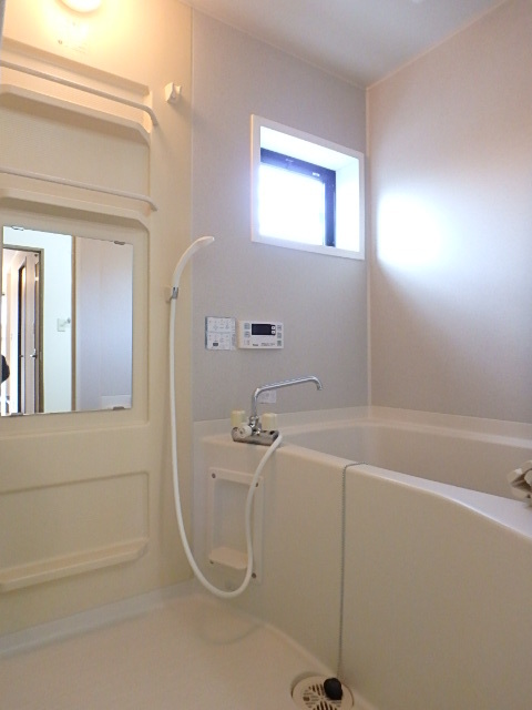 ��ʌ��������܎s�Y�a���؍�T���ڂ̃e���X�n�E�X�̃o�X