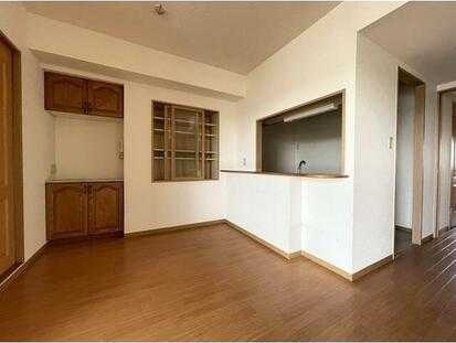 ��ʌ�����s�厚�ԎR�̃}���V�����̋����E���r���O