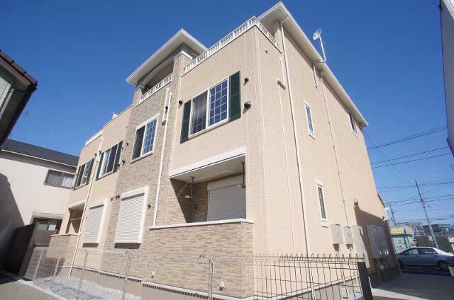 ��ʌ�����s����P���ڂ̃A�p�[�g�̃G���g�����X