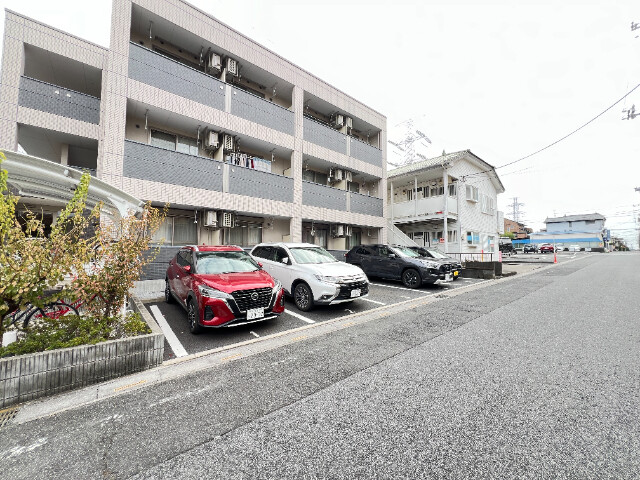 ��ʌ�����s�˒˂S���ڂ̃}���V�����̒��ԏ�