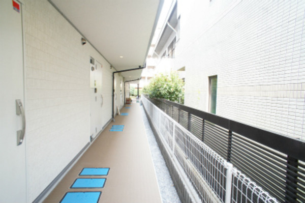 ��ʌ��������܎s�Y�a��̉ƂR���ڂ̃}���V�����̃G���g�����X