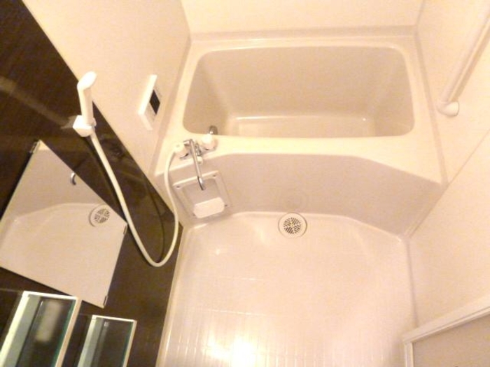 ��ʌ������s���]�U���ڂ̃A�p�[�g�̃o�X