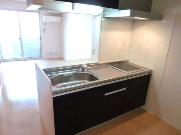 ��ʌ������s���]�U���ڂ̃A�p�[�g�̃L�b�`��