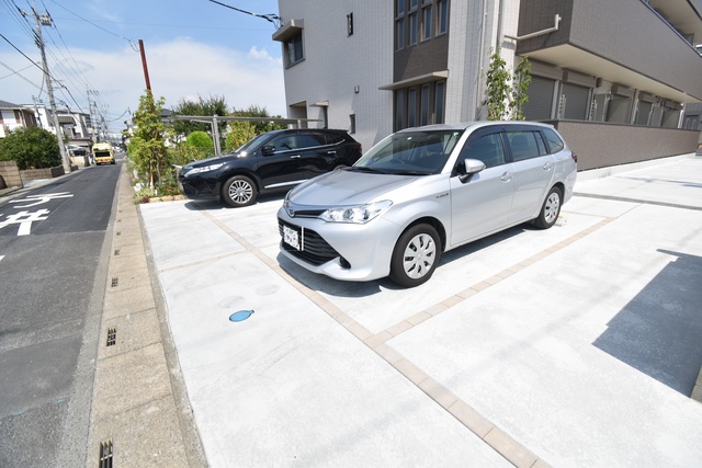 ��ʌ��������܎s����厚�󗈂̃A�p�[�g�̒��ԏ�