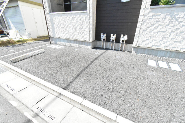 ��ʌ��z�J�s���������P���ڂ̃A�p�[�g�̒��ԏ�