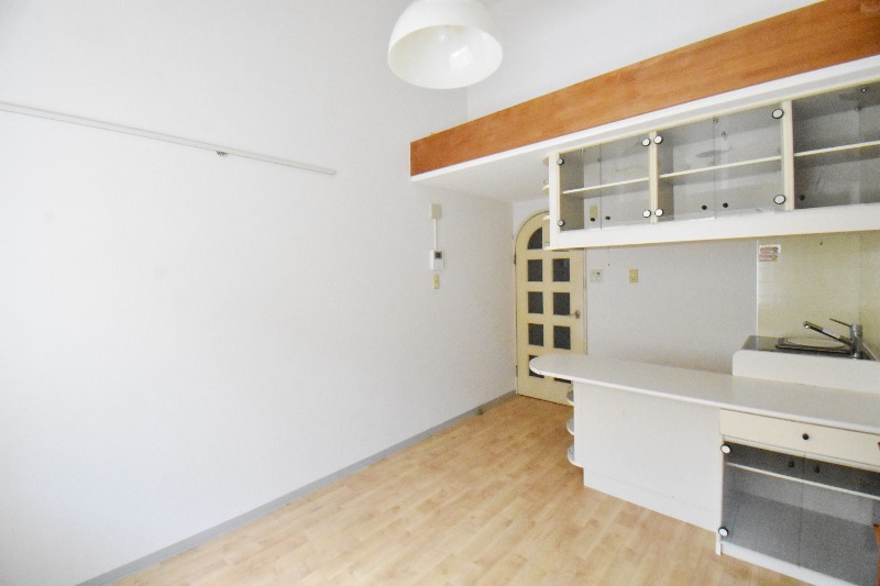 ��ʌ�����s��c�{�̃A�p�[�g�̋��ԁE���r���O