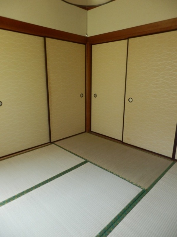 ��ʌ��������܎s������厚�쒆��̃A�p�[�g�̋��ԁE���r���O