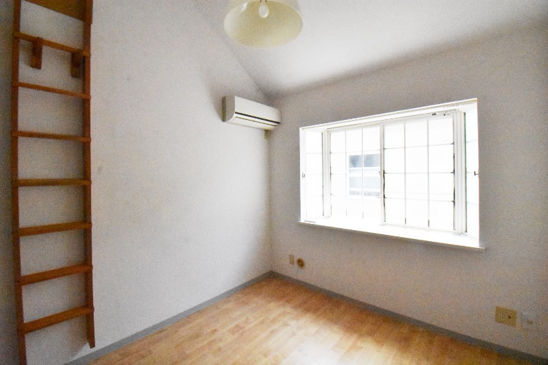 ��ʌ�����s��c�{�̃A�p�[�g�̋����E���r���O