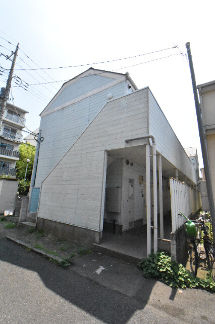 ��ʌ�����s��c�{�̃A�p�[�g�̃G���g�����X