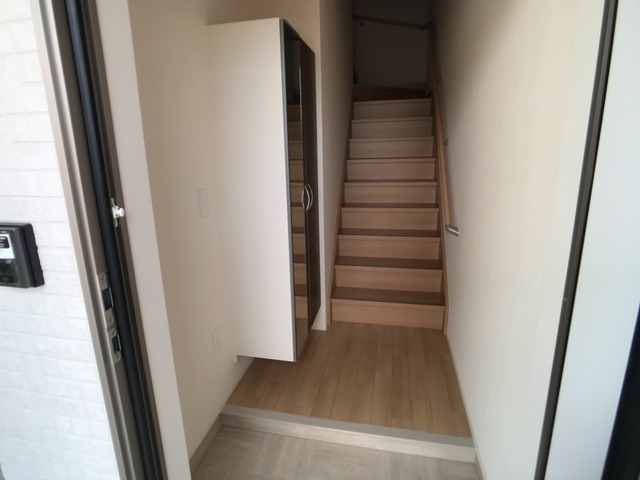 ��ʌ��������܎s�΋揼�؂R���ڂ̃A�p�[�g�̌���