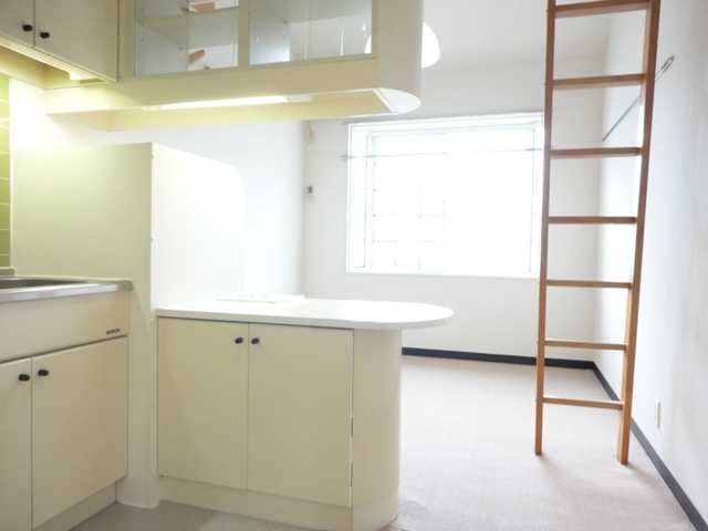 ��ʌ��������܎s�k����i���R���ڂ̃A�p�[�g�̋��ԁE���r���O