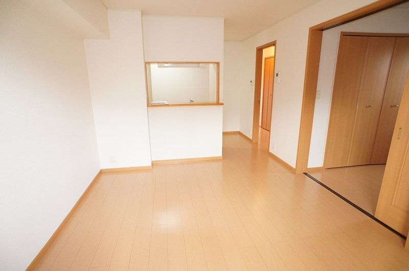 ��ʌ�����s���ԂQ���ڂ̃A�p�[�g�̋��ԁE���r���O