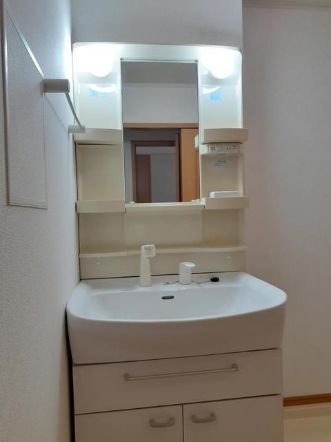 ��ʌ��������܎s�΋�厚�O���̃A�p�[�g�̐��ʏ�