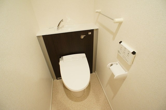 ��ʌ�����s��؂Q���ڂ̃}���V�����̃g�C��