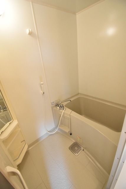 ��ʌ��z�J�s�{�{���P���ڂ̃A�p�[�g�̃o�X