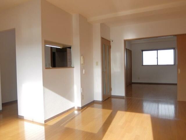 ��ʌ��z�J�s�����쒬�̃}���V�����̋��ԁE���r���O