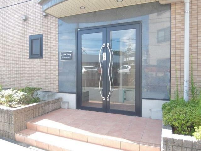 ��ʌ��z�J�s�����쒬�̃}���V�����̃G���g�����X