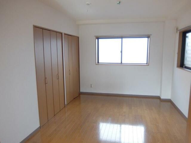 ��ʌ��z�J�s�����쒬�̃}���V�����̂��̑������E�X�y�[�X