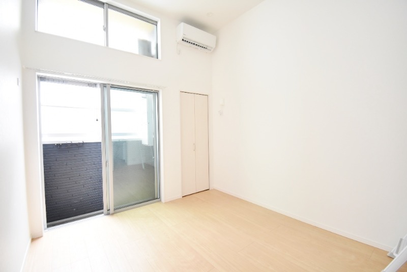 ��ʌ��������܎s�k��{�����Q���ڂ̃A�p�[�g�̋����E���r���O