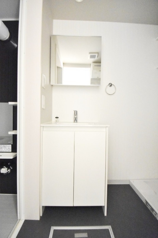 ��ʌ��������܎s�k��{�����Q���ڂ̃A�p�[�g�̐��ʏ�