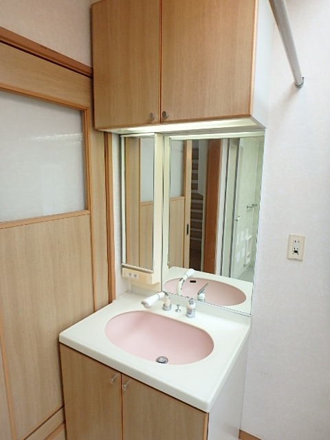 ��ʌ��������܎s��{��V�����Q���ڂ̃A�p�[�g�̐��ʏ�