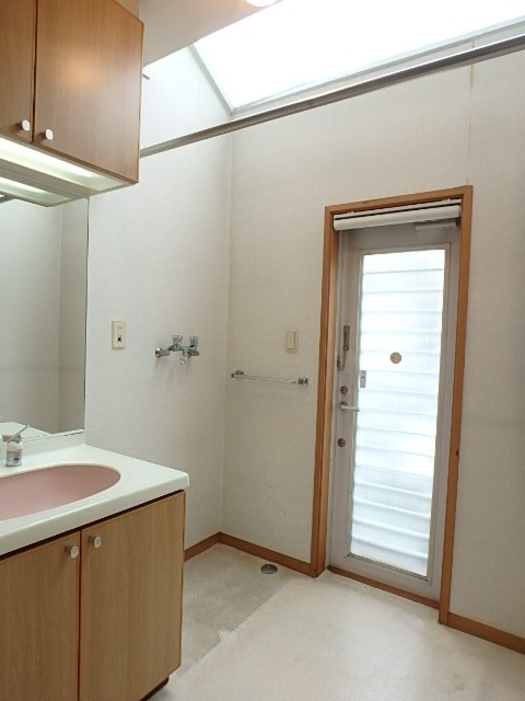 ��ʌ��������܎s��{��V�����Q���ڂ̃A�p�[�g�̂��̑�