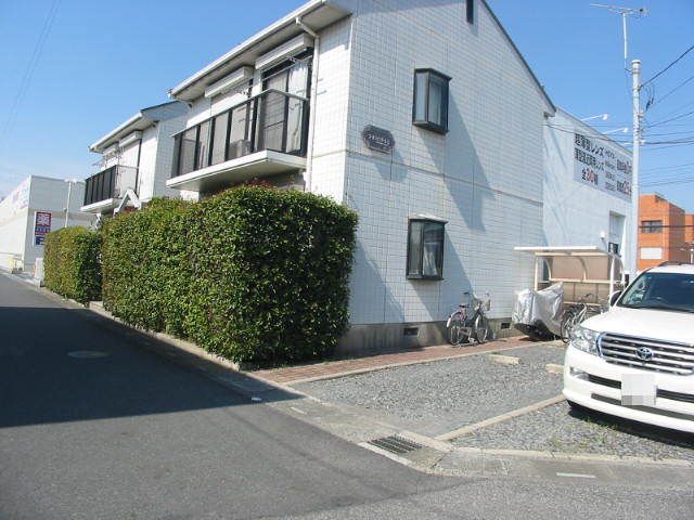 ��ʌ��z�J�s���z�J�V���ڂ̃A�p�[�g�̒��ԏ�