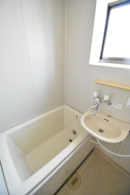 ��ʌ��@�c�s���P���ڂ̃A�p�[�g�̃o�X