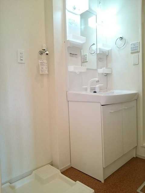 ��ʌ��@�c�s�@�c�Q���ڂ̃A�p�[�g�̐��ʏ�