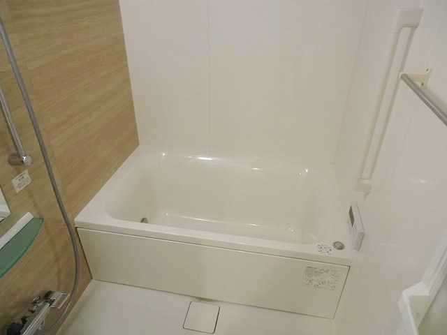 ��ʌ��@�c�s���m�؂P���ڂ̃A�p�[�g�̃o�X