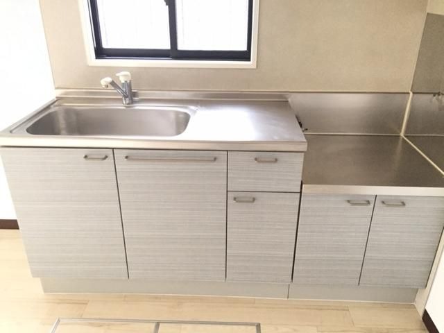 ��ʌ��z�J�s�ԓc�T���ڂ̃e���X�n�E�X�̃L�b�`��