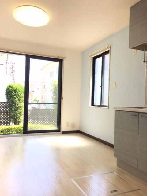 ��ʌ��z�J�s�ԓc�T���ڂ̃e���X�n�E�X�̂��̑������E�X�y�[�X