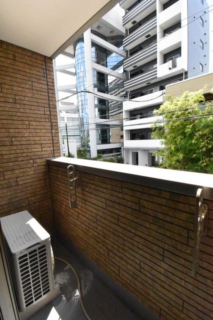 ��ʌ��������܎s��{���咬�R���ڂ̃}���V�����̃o���R�j�[