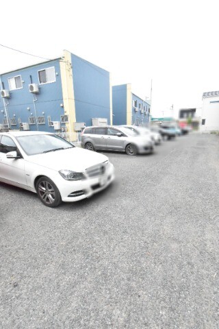 ��ʌ�����s�厚���s�����̃}���V�����̒��ԏ�