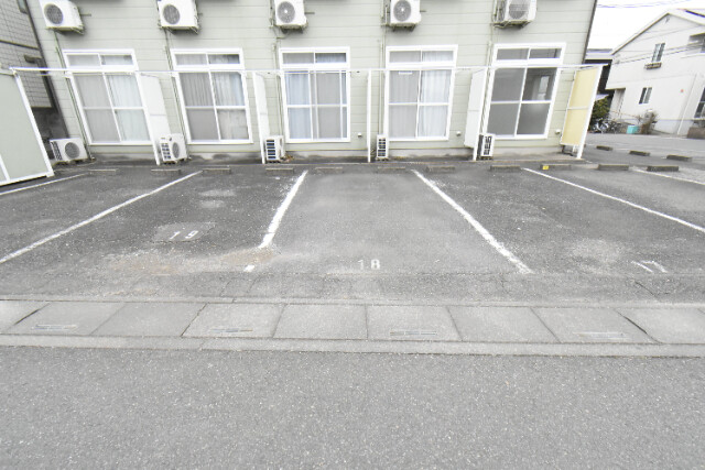 ��ʌ�����s�厚�����̃A�p�[�g�̒��ԏ�