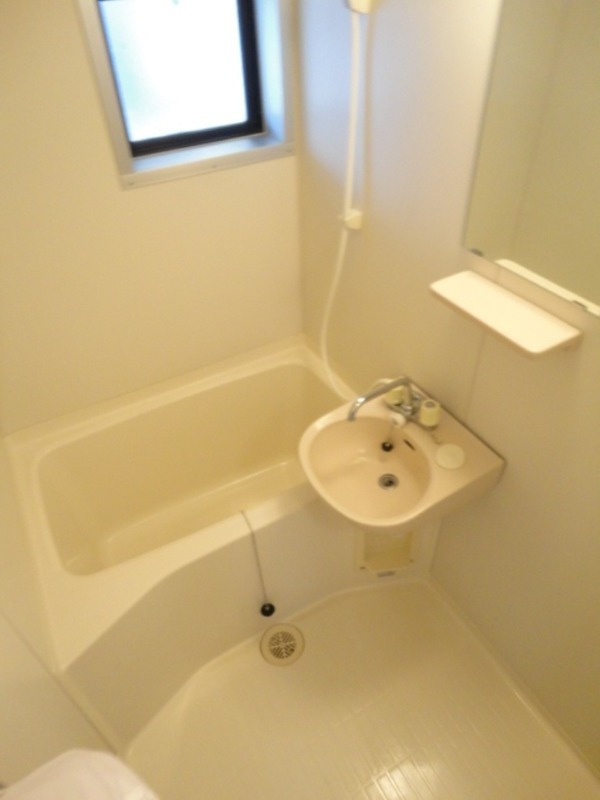 ��ʌ��������܎s�k��y�C���Q���ڂ̃A�p�[�g�̐��ʏ�