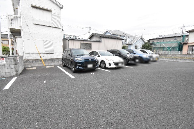 ��ʌ��z�J�s�{�{���P���ڂ̃A�p�[�g�̒��ԏ�