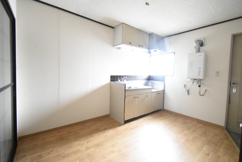 ��ʌ�����s�ܔԒ��̃A�p�[�g�̋��ԁE���r���O