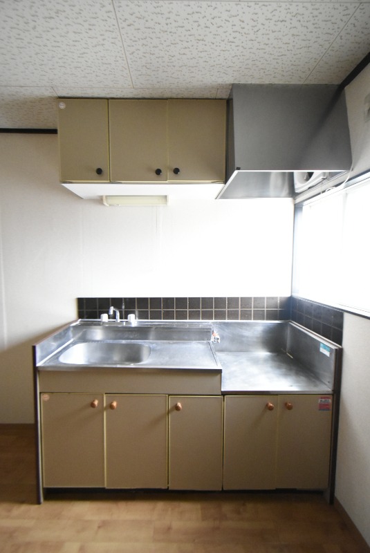 ��ʌ�����s�ܔԒ��̃A�p�[�g�̃L�b�`��