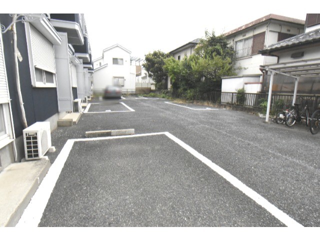 ��ʌ�����s�ܔԒ��̃A�p�[�g�̒��ԏ�