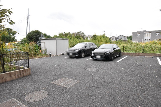 ��ʌ�����s�厚���s�����̃}���V�����̒��ԏ�