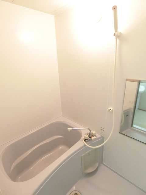 ��ʌ��@�c�s���m�؂S���ڂ̃A�p�[�g�̃o�X