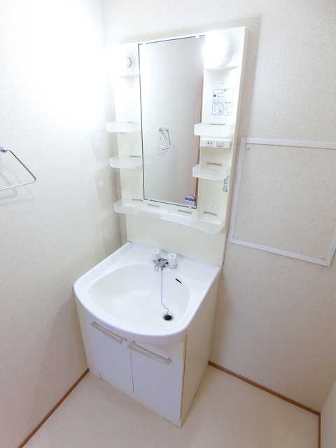 ��ʌ��@�c�s���m�؂S���ڂ̃A�p�[�g�̐��ʏ�