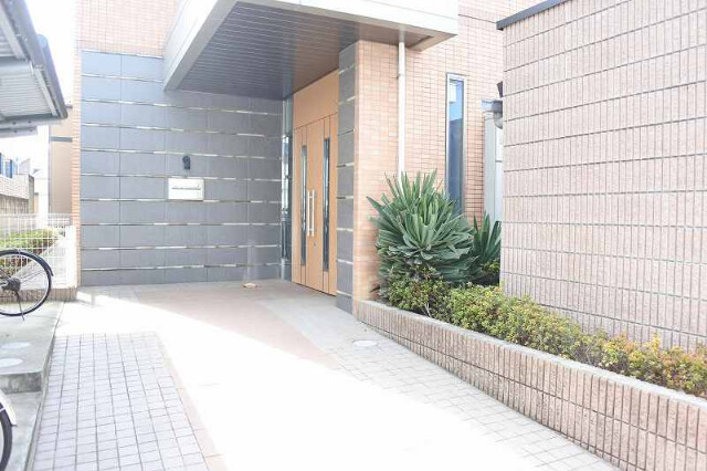 ��ʌ�����s���L�R���ڂ̃}���V�����̃G���g�����X