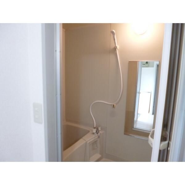 ��ʌ��@�c�s���m�؂Q���ڂ̃A�p�[�g�̃o�X