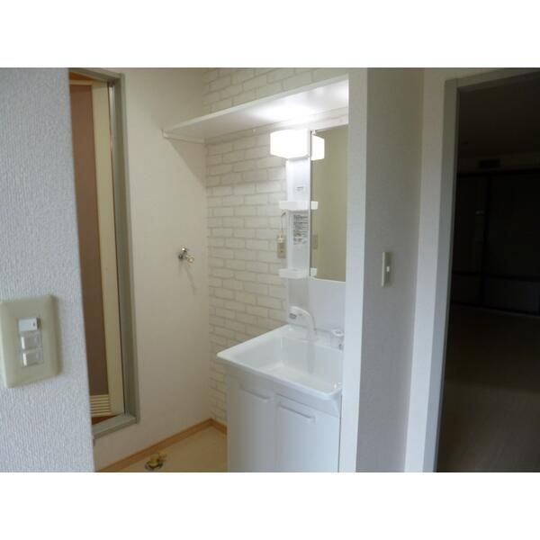 ��ʌ��@�c�s���m�؂Q���ڂ̃A�p�[�g�̐��ʏ�