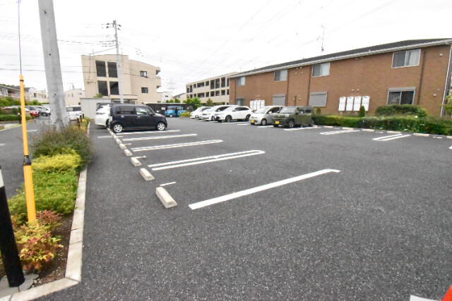 ��ʌ�����s�厚���s���̃A�p�[�g�̒��ԏ�